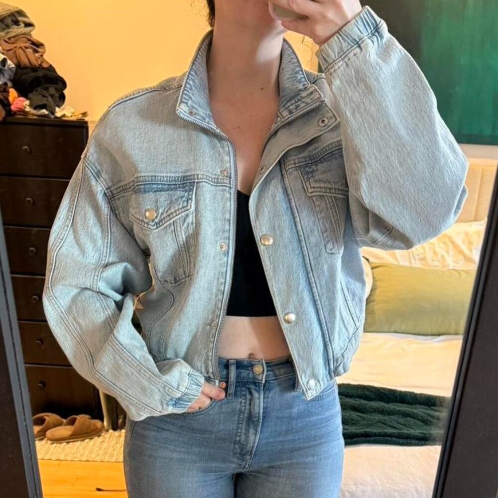 Abercrombie Drapey Mockneck Denim Jacket – Light Wash